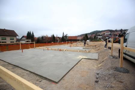 GRADNJA DOMA ZAŠČITE IN REŠEVANJA Z MEDGENERACIJSKIM CENTROM RAKEK 10 FOTO LJUBO VUKELIČ
